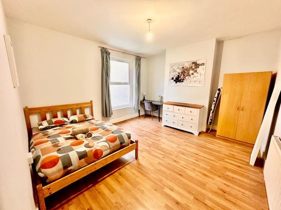 4 Bedroom house in SE4 Apartment in London Borough of Southwark