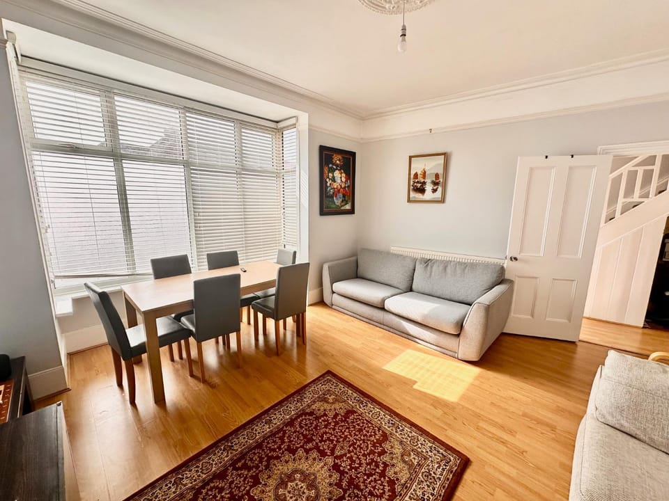 4 Bedroom house in SE4 Apartment in London Borough of Southwark