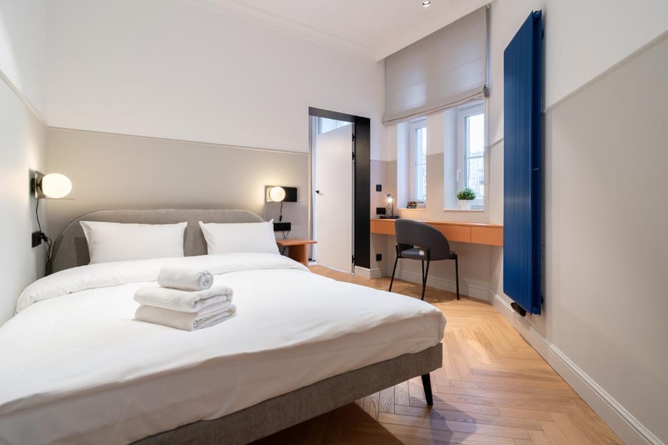 Bed, Photo of the whole room, Bedroom, towels