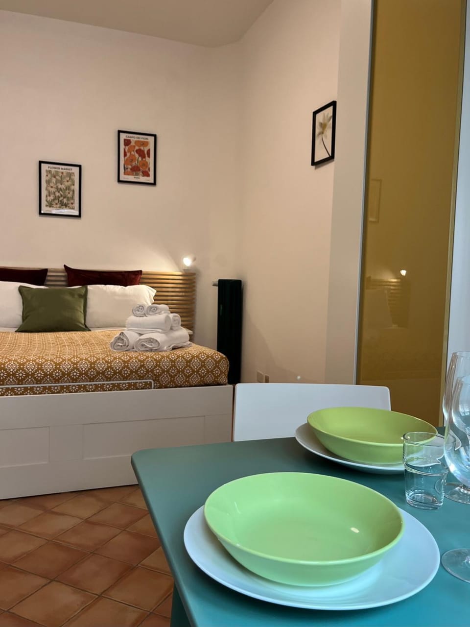 Bed, Photo of the whole room, Dining area, Bedroom