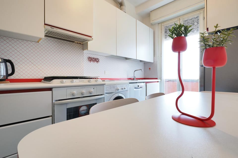 Kitchen or kitchenette, Dining area, stove