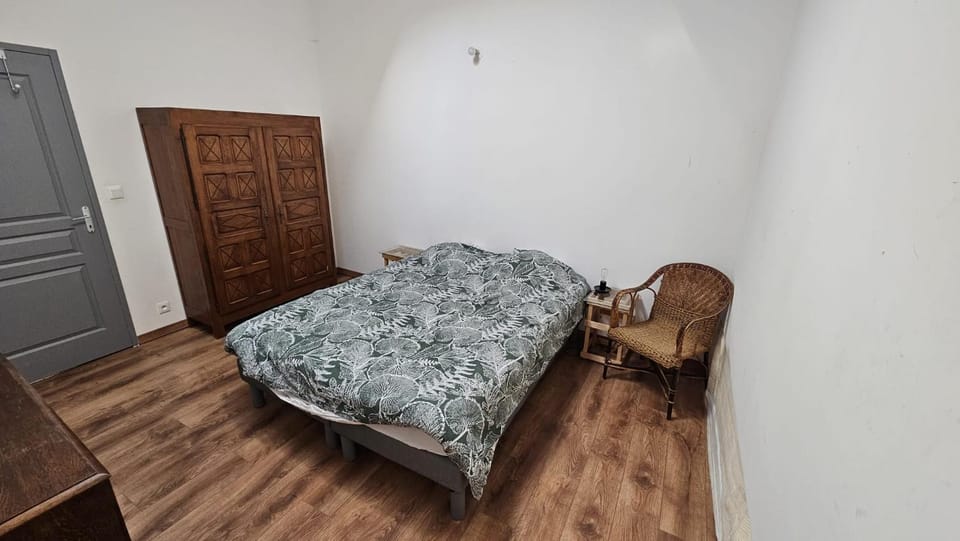 Bed, Photo of the whole room, Bedroom, wardrobe