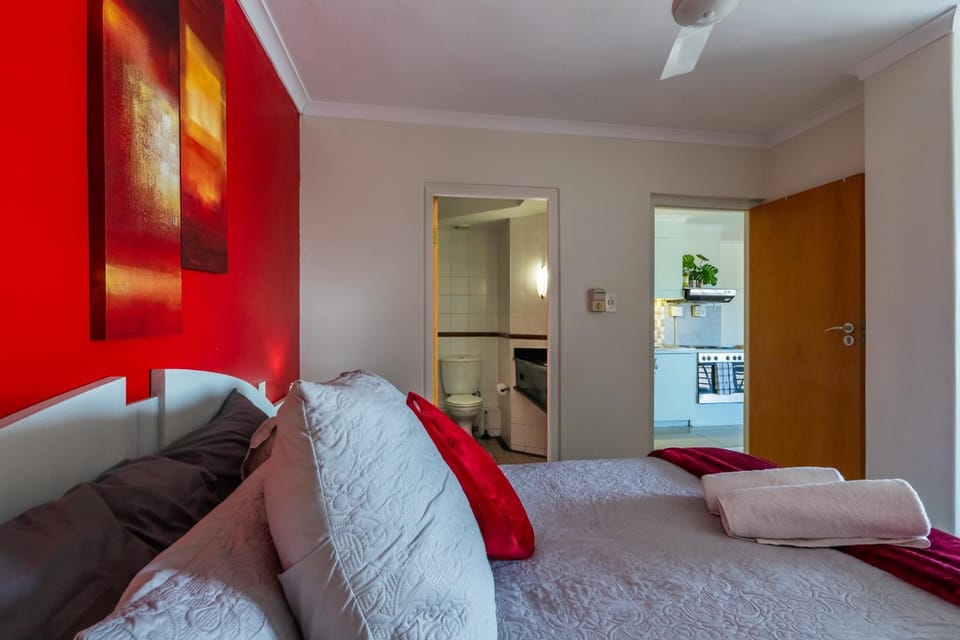 Bed, Bathroom, Photo of the whole room, Decorative detail, Bedroom