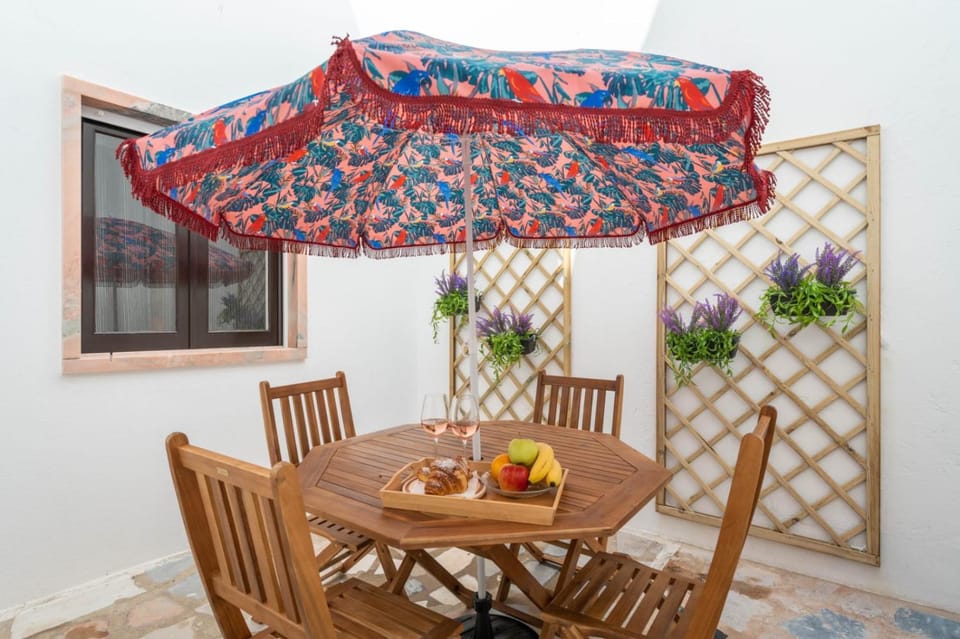 Patio, Dining area