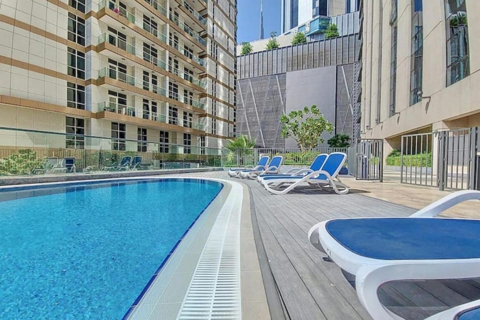 Day, Swimming pool