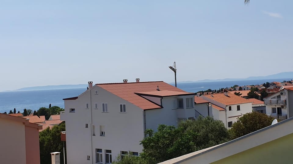 City view, Sea view