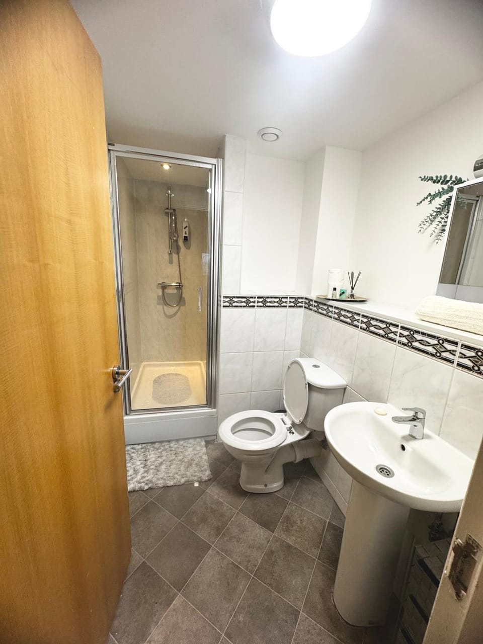 Shower, Toilet, Bathroom, towels