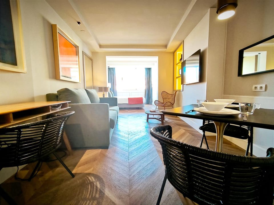 TV and multimedia, Living room, Dining area