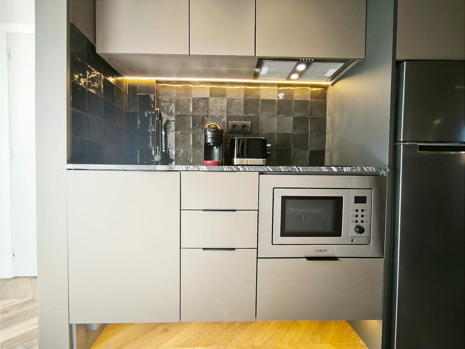 microwave, stove, toaster, kitchen