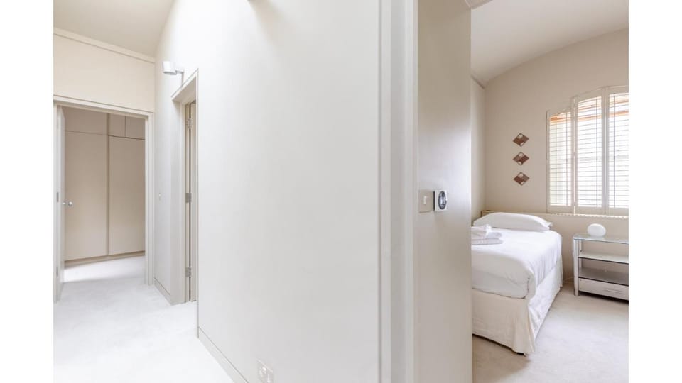 Sublime 4BD House behind V&A South Kensington Apartment in City of Westminster