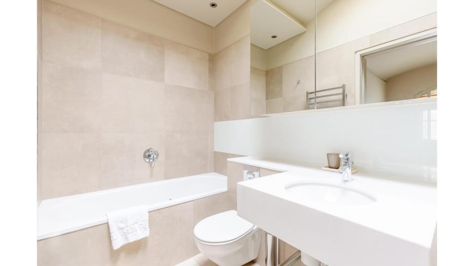 Sublime 4BD House behind V&A South Kensington Apartment in City of Westminster