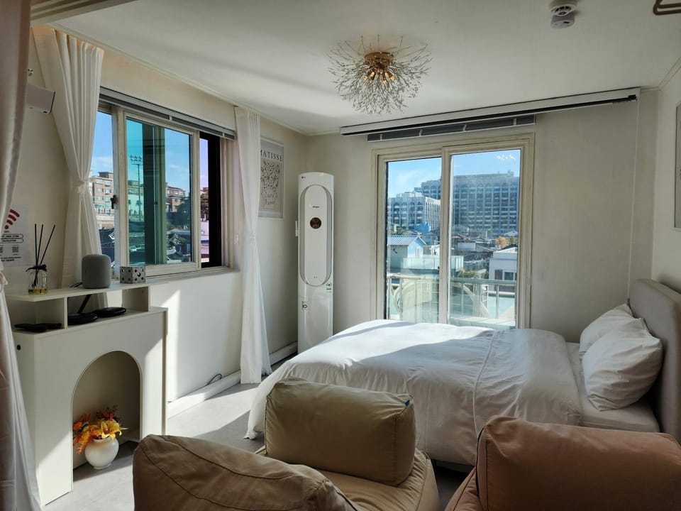 Bed, Photo of the whole room, Bedroom, air conditioner