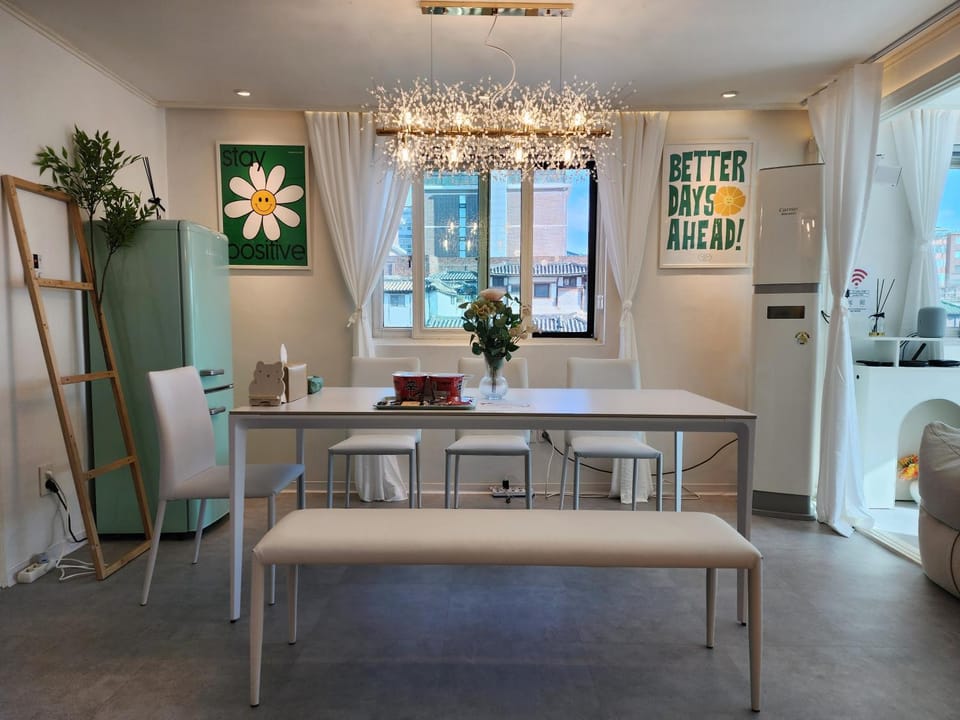 Living room, Seating area, Dining area