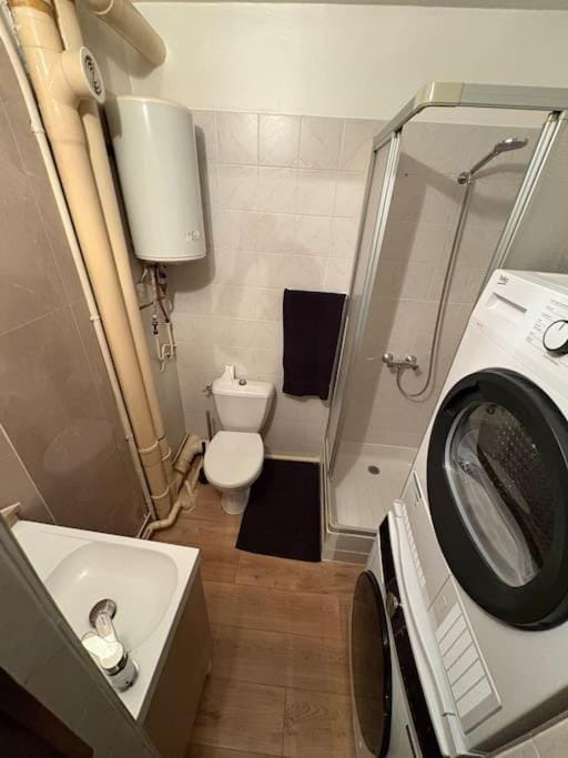 Shower, Toilet, Bathroom, washing machine, dryer