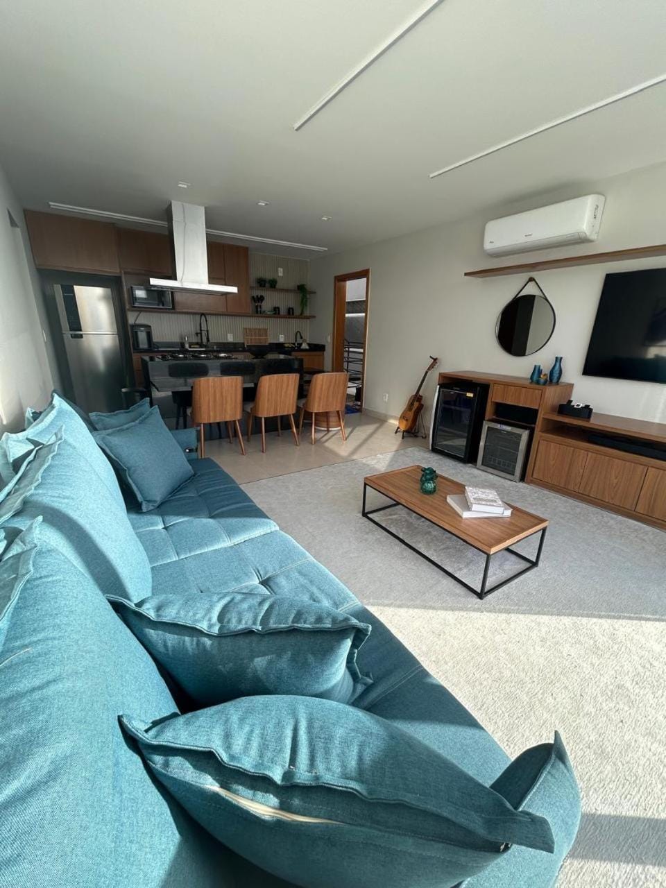 Communal lounge/ TV room, TV and multimedia, Kitchen or kitchenette, Living room, Seating area, Dining area, air conditioner