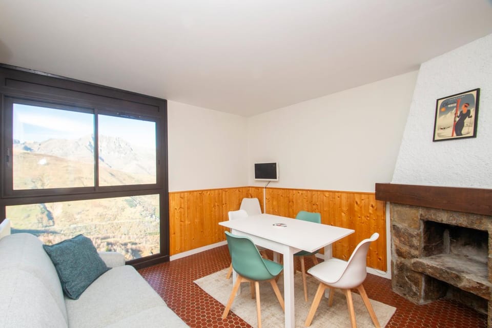 TV and multimedia, Seating area
