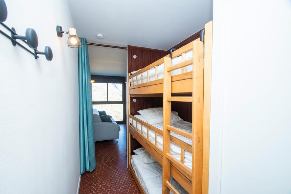 Bed, bunk bed