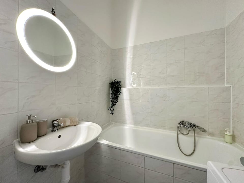 FREE PARKING - Stargate Budapest Apartment in Budapest
