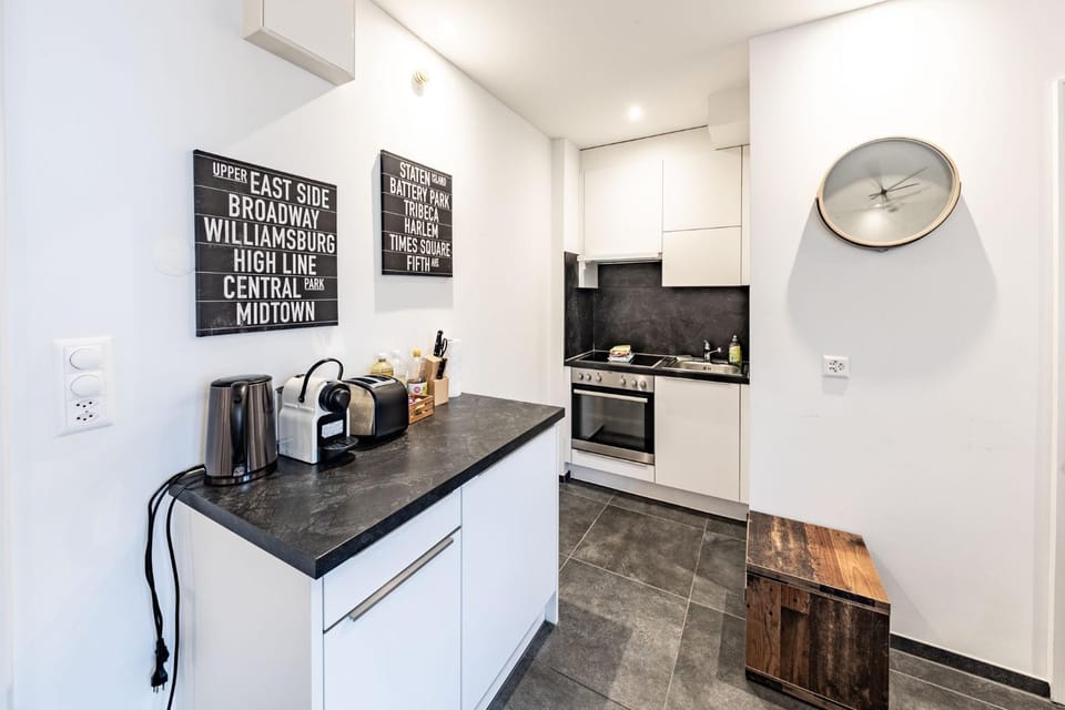 Coffee/tea facilities, Kitchen or kitchenette, oven