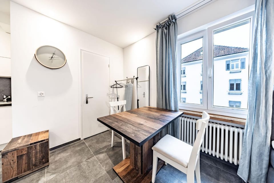 Facade/entrance, Seating area, Dining area