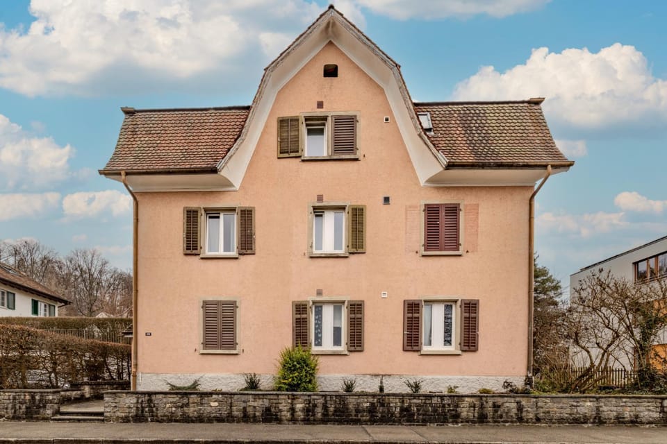 Property building, Day, Neighbourhood