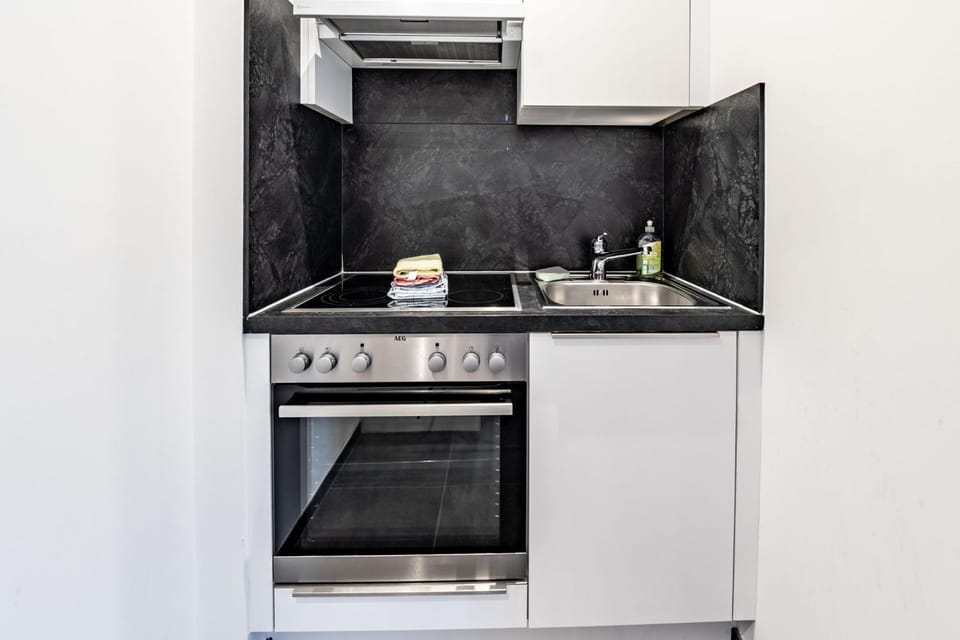 Kitchen or kitchenette, oven, stove
