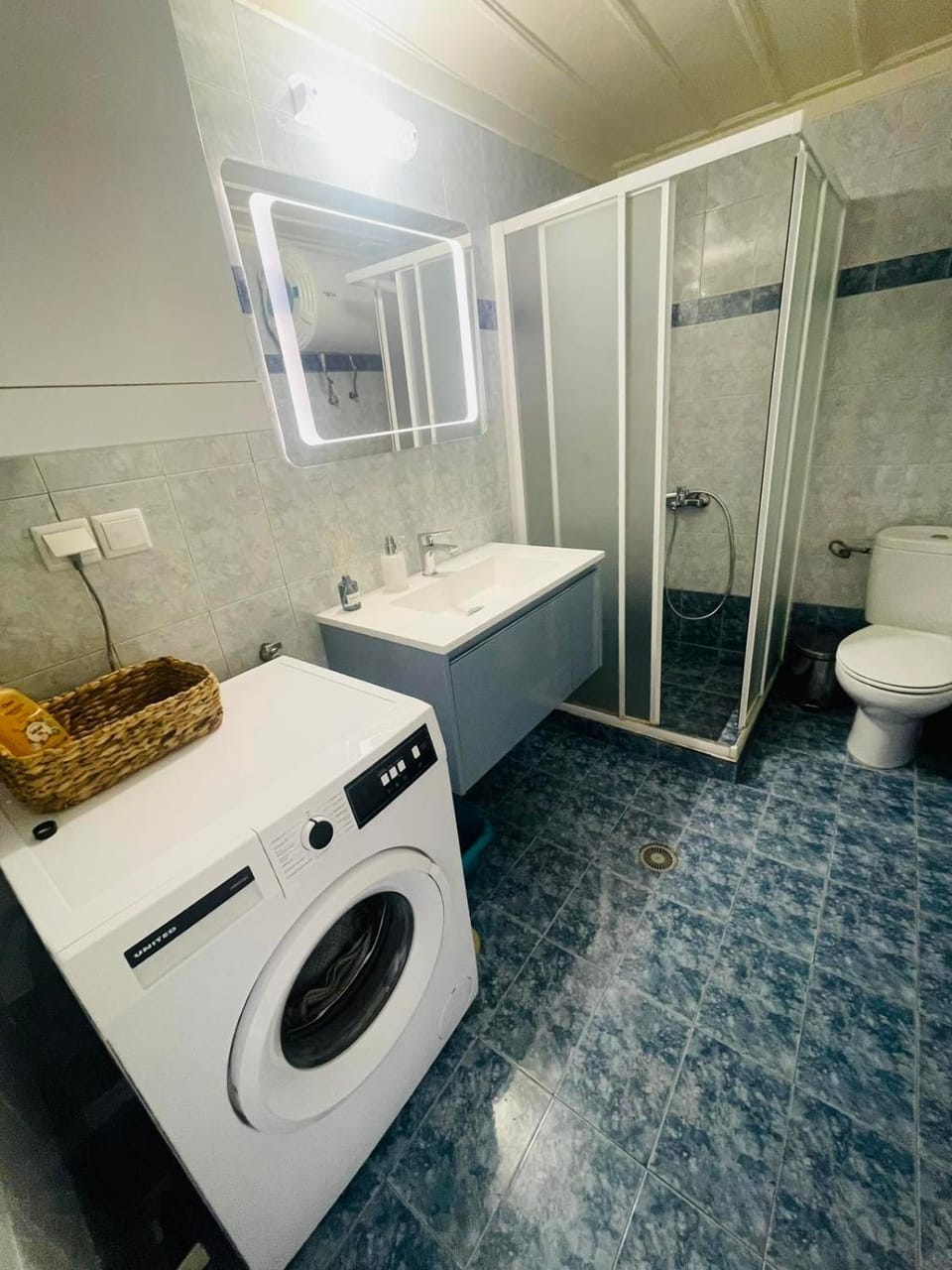 Bathroom, washing machine