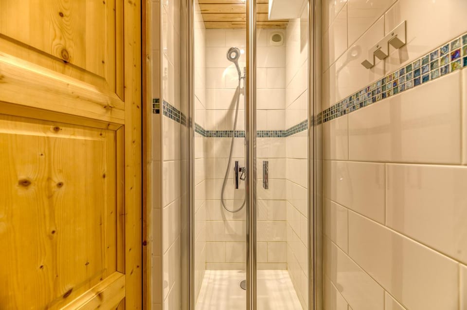 Bathroom, Living room