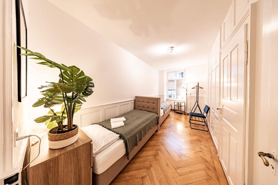 Bed, Seating area, Bedroom