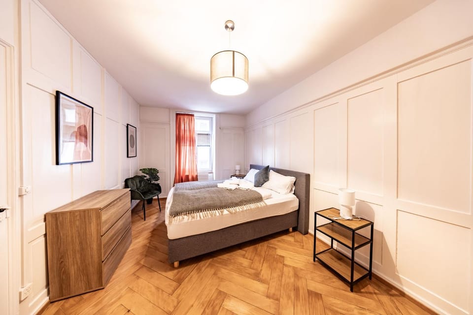 Bed, Photo of the whole room, Family, wardrobe