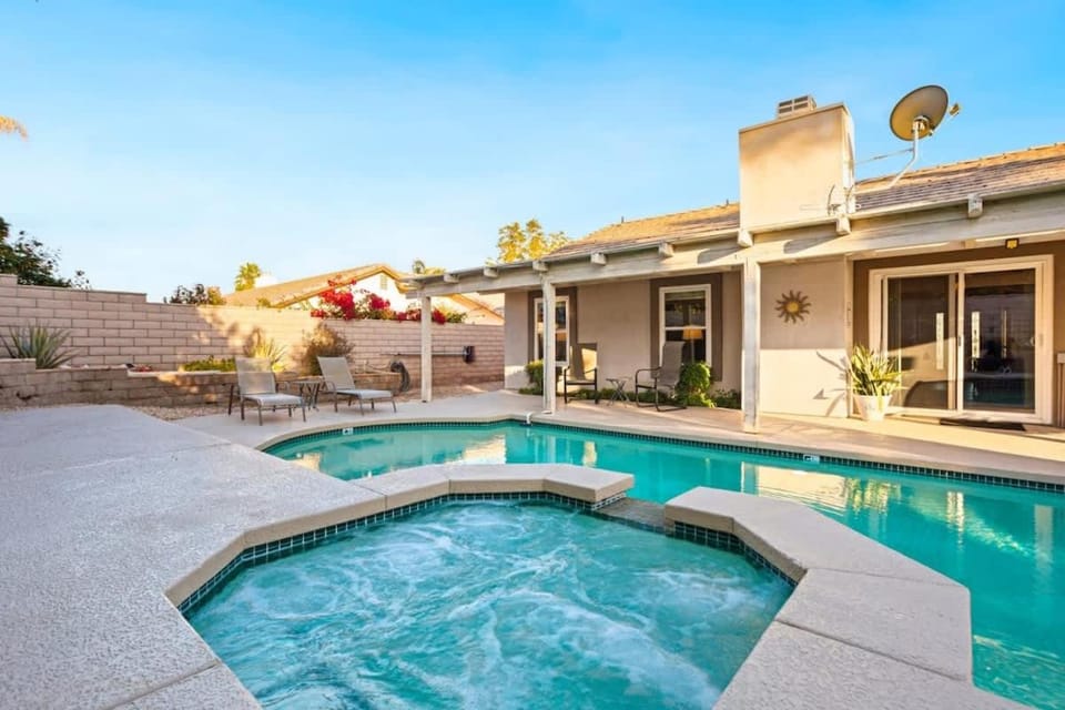 Tranquil 3BR Home w Private Pool Spa House in La Quinta