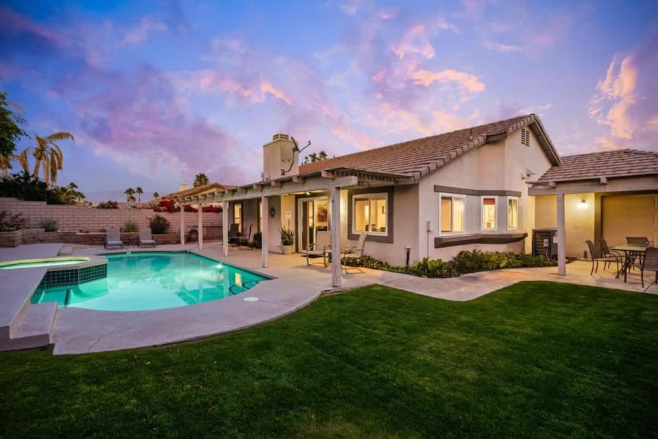 Tranquil 3BR Home w Private Pool Spa House in La Quinta