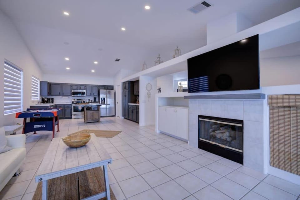Desert Dream Getaway with Private Pool BBQ House in La Quinta