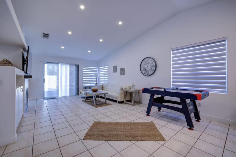 Desert Dream Getaway with Private Pool BBQ House in La Quinta