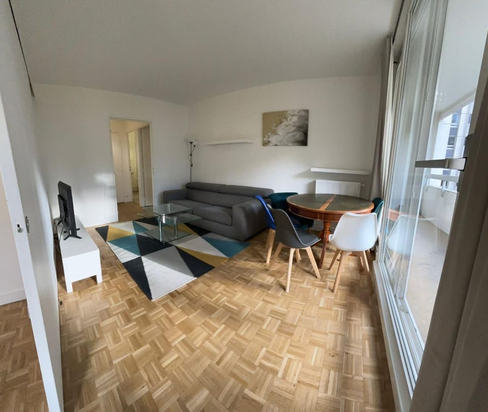 Cozy 1BR apartment, 5mn to métro, in La Défense Apartment in Puteaux