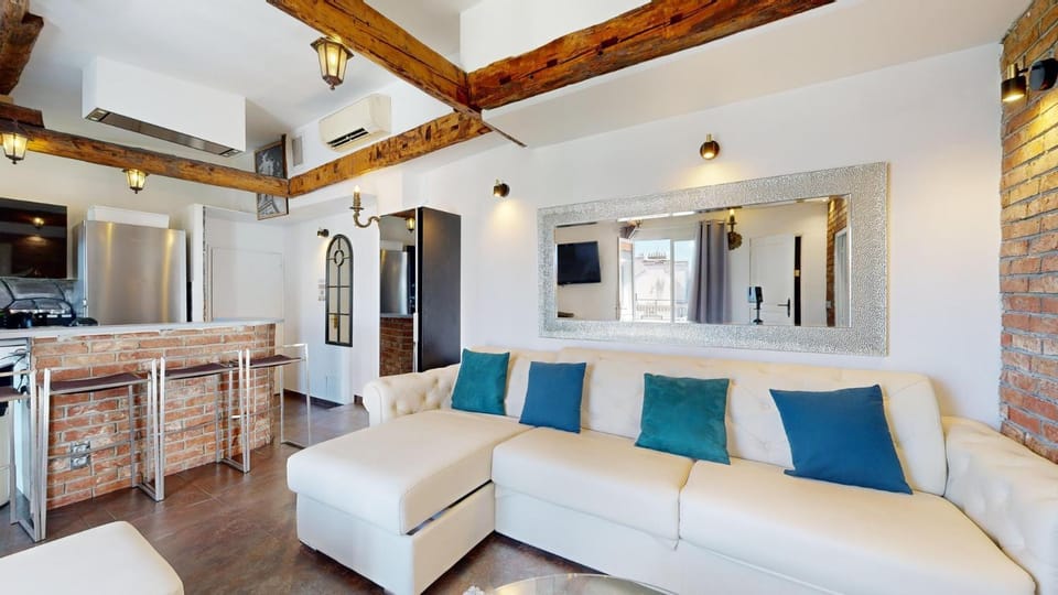 TV and multimedia, Kitchen or kitchenette, Living room, Dining area, Evening entertainment