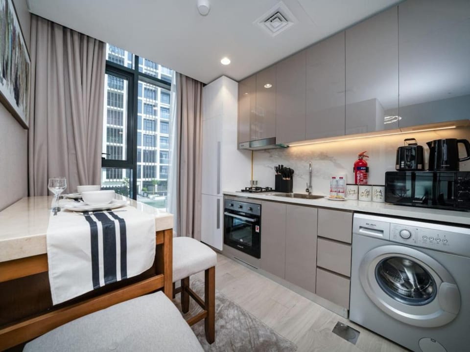 Kitchen or kitchenette, Photo of the whole room, Seating area, oven, stove, washing machine