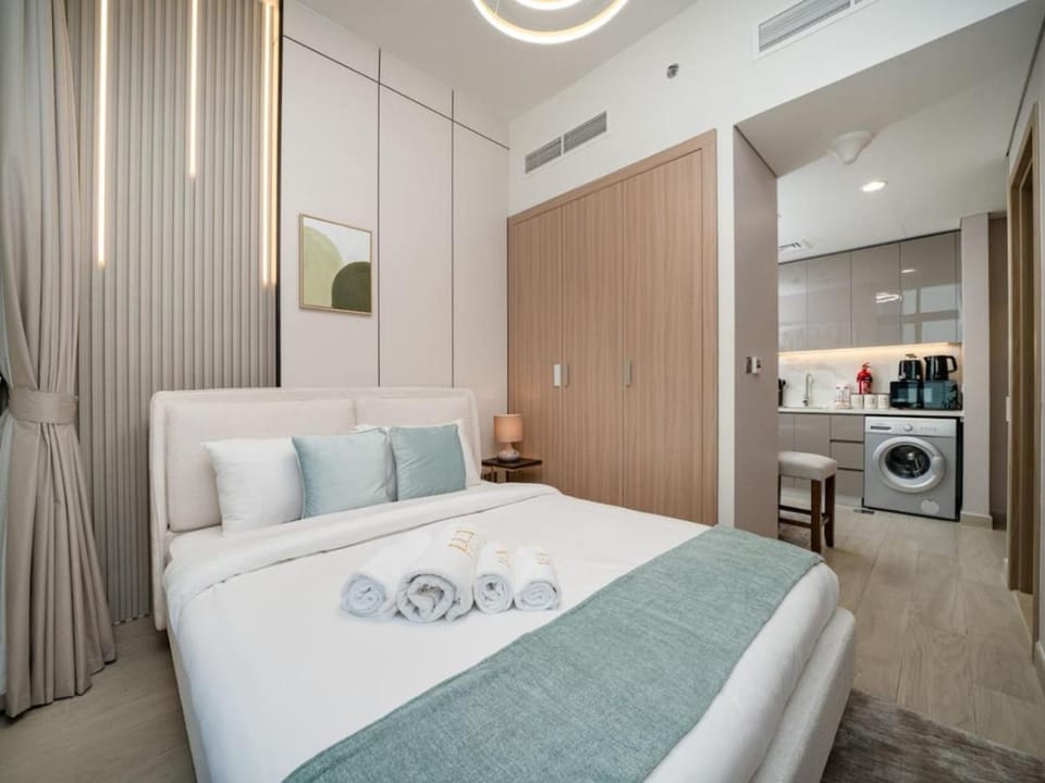 Bed, Kitchen or kitchenette, Photo of the whole room, Bedroom, wardrobe, washing machine, air conditioner