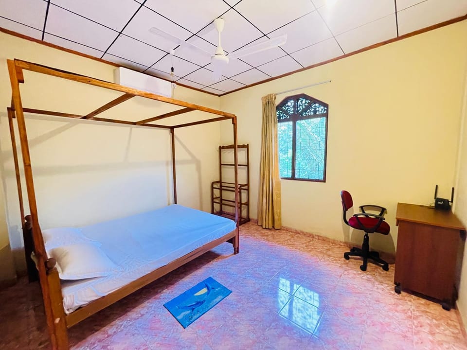 Bed, Photo of the whole room, Bedroom, air conditioner
