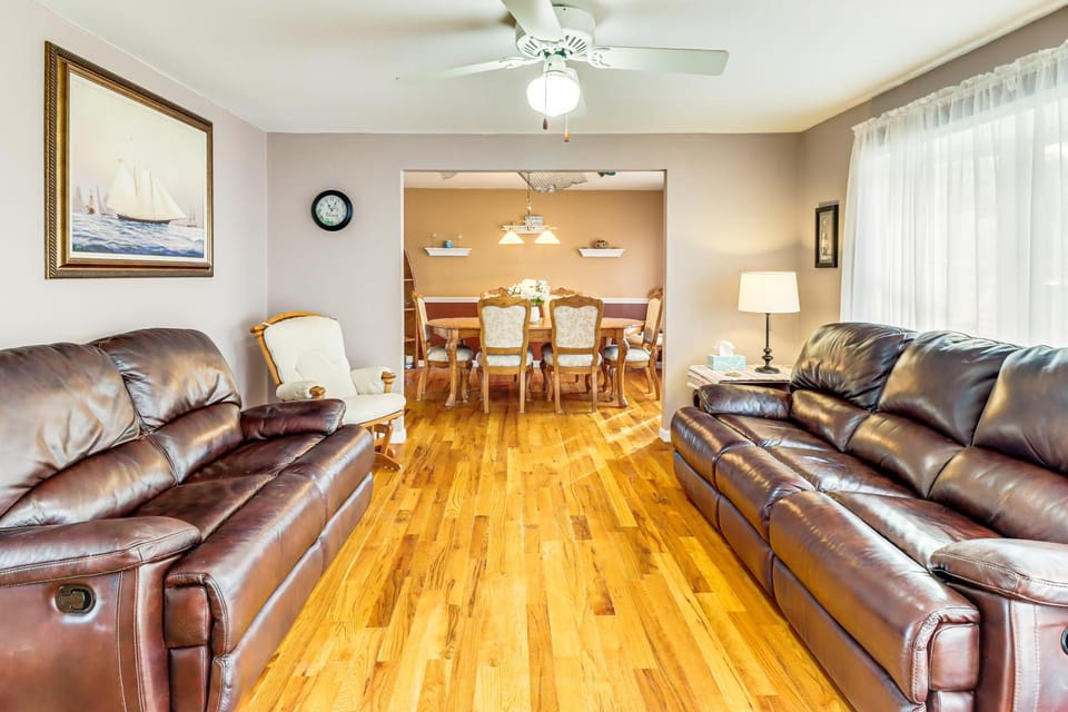 Screened Patio, Deck & Grill: Saint Inigoes Home! House in Maryland
