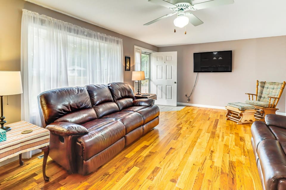 Screened Patio, Deck & Grill: Saint Inigoes Home! House in Maryland