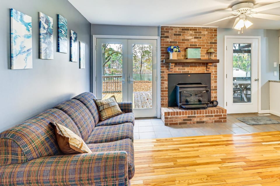 Screened Patio, Deck & Grill: Saint Inigoes Home! House in Maryland