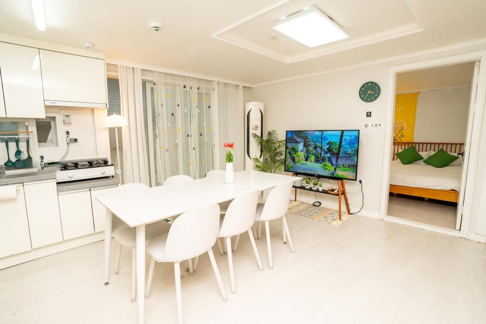 TV and multimedia, Dining area