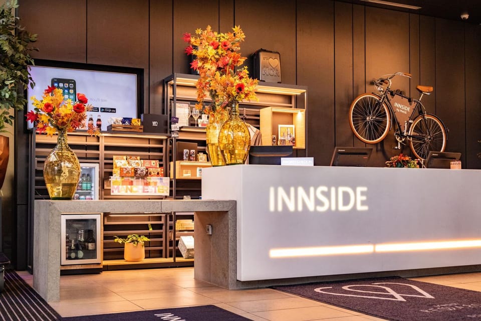 Facade/entrance, TV and multimedia, Lobby or reception, Food and drinks, Drinks