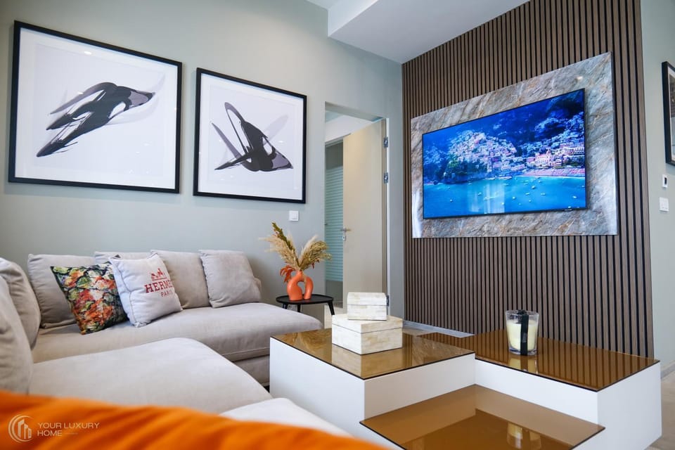 Communal lounge/ TV room, TV and multimedia, Living room, Seating area, Evening entertainment