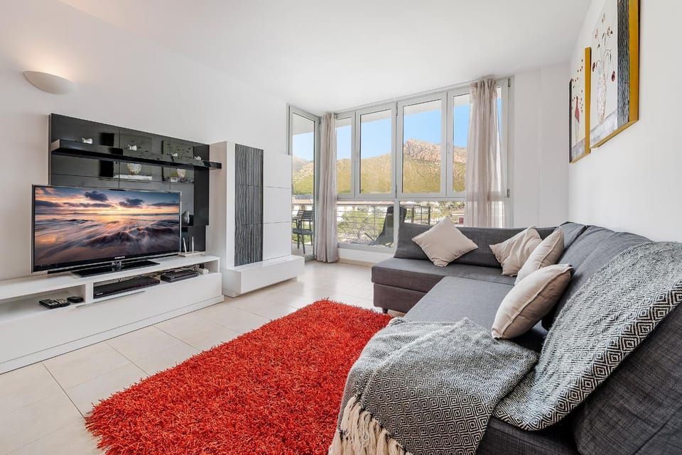 Communal lounge/ TV room, Living room