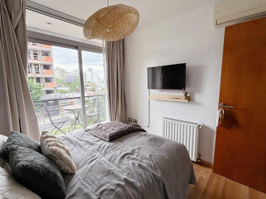Bed, TV and multimedia, Bedroom