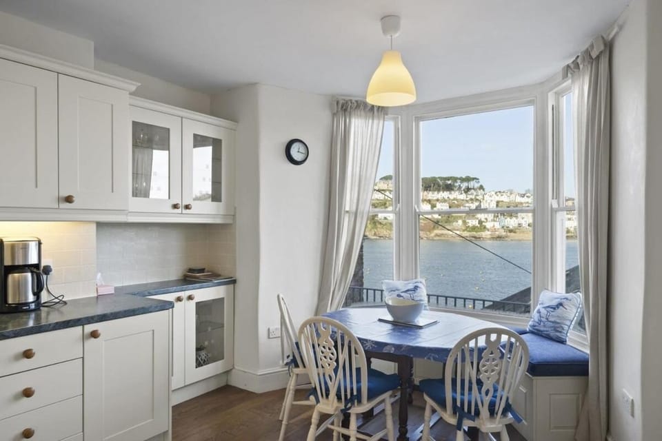 Apartment Sea Views & Terrace on Waters Edge in Polruan Apartment in Fowey