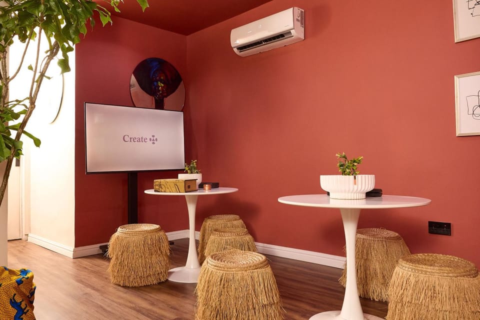 TV and multimedia, Living room, Seating area, air conditioner