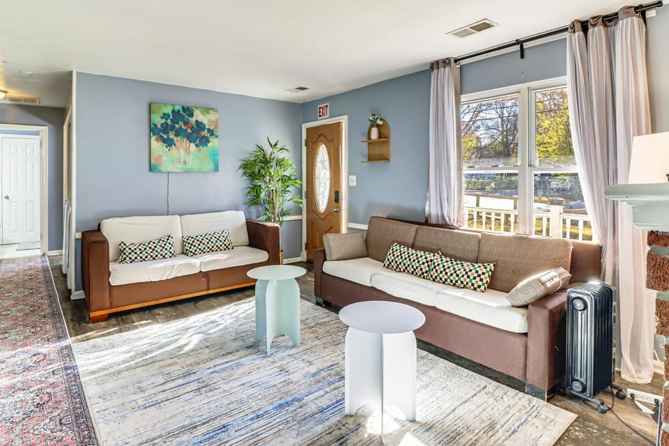 10 Mi to Washington, DC: Modern Riverdale Park Gem House in Riverdale Park